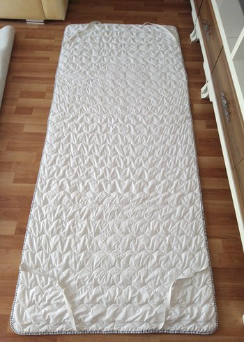 Beyaz Parlak Yatak Koruyucu - Görsel 3