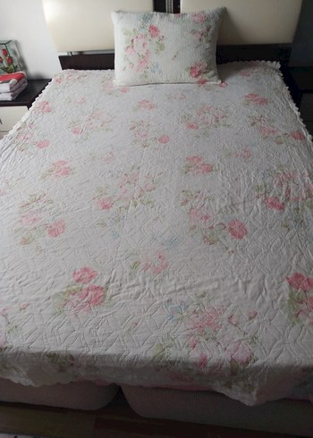 Pastel Çiçek Desenli Beyaz Yatak Örtüsü - Görsel 10