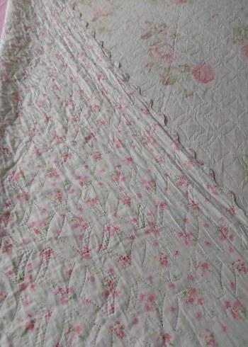 Pastel Çiçek Desenli Beyaz Yatak Örtüsü - Görsel 4