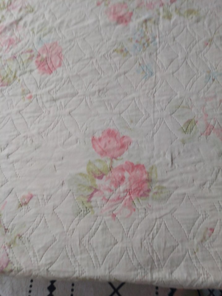 Pastel Çiçek Desenli Beyaz Yatak Örtüsü - Görsel 5