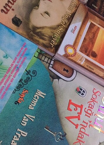 5 adet minik kitap + Umut Sokağındaki ev