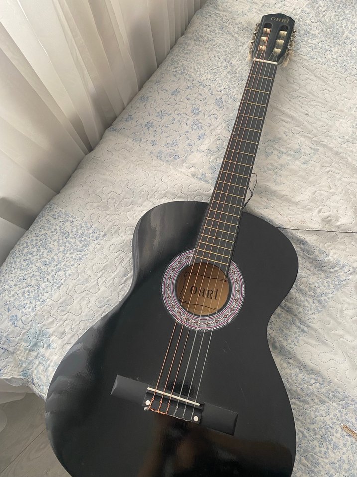 Klasik Siyah Gitar - Görsel 2