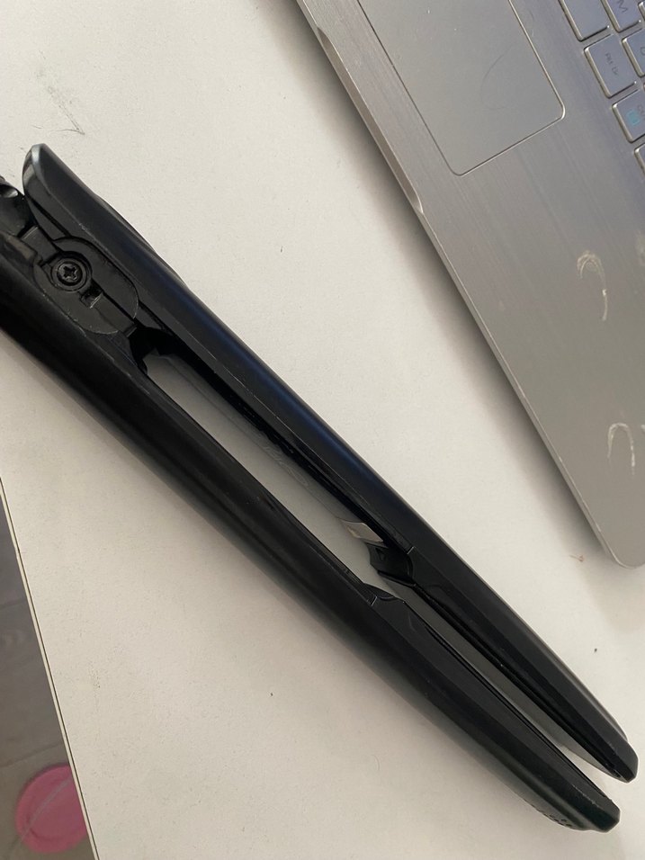 Siyah Saç Düzleştirici - Görsel 2