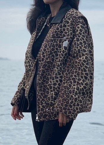 Bershka Kahverengi Leopar Desenli Deri yakalı ceket - Görsel 2