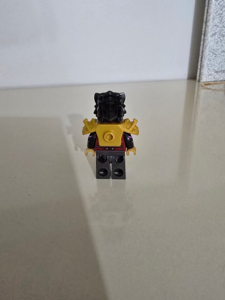 NİNJAGO LORD RASAltın Detaylı Karanlık Lego Figürü - Görsel 3