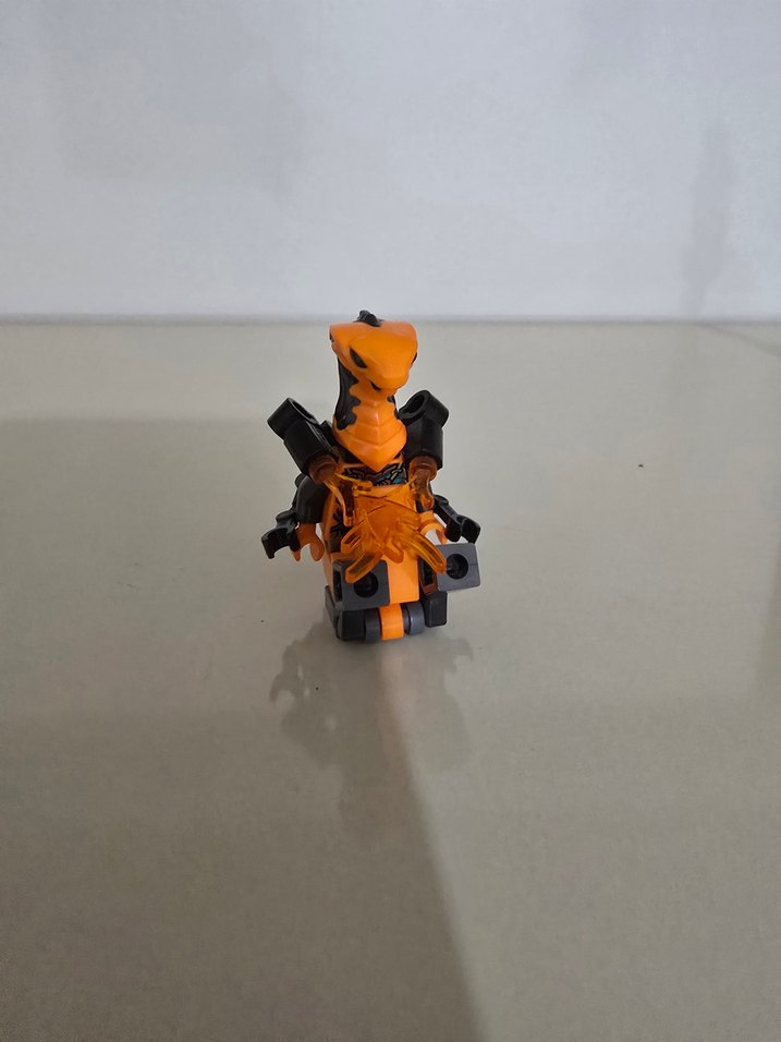 NİNJAGO YILAN ADAM Turuncu Lego Figür - Görsel 3