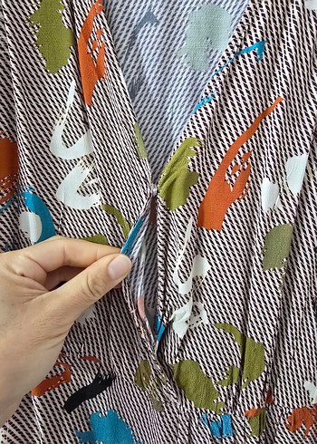 RANDOM ŞİFON ELBİSE Çok Renkli V Yaka Düğmeli Uzun Elbise - Görsel 6