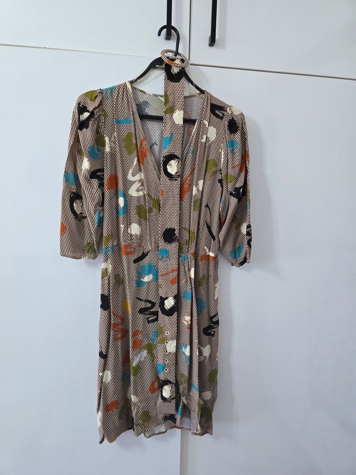 RANDOM ŞİFON ELBİSE Çok Renkli V Yaka Düğmeli Uzun Elbise - Görsel 2