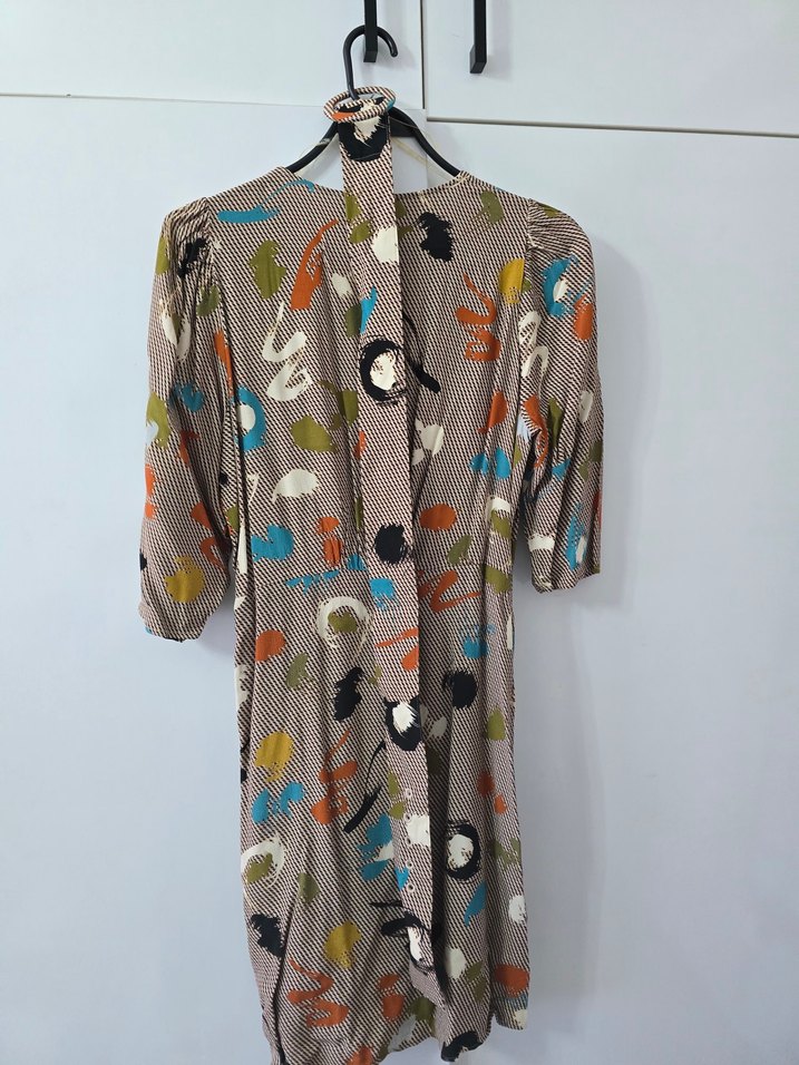 RANDOM ŞİFON ELBİSE Çok Renkli V Yaka Düğmeli Uzun Elbise - Görsel 3