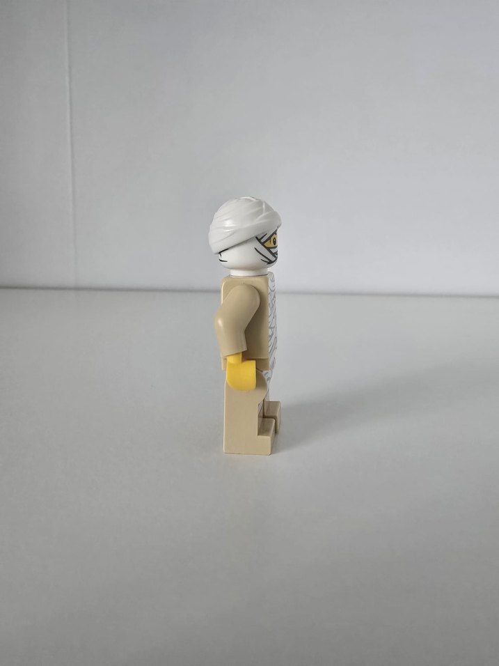 Beyaz ve Gri Lego Mumya Figürü - Görsel 4