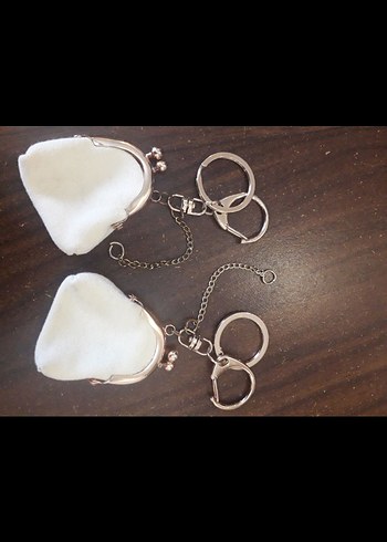 Parlak Beyaz Zincir Detaylı Kadın Anahtarlık - Görsel 4