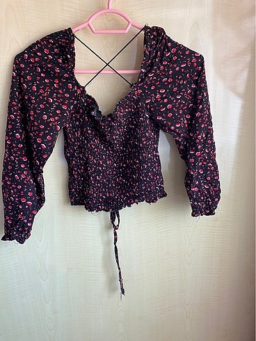 Dekolteli crop