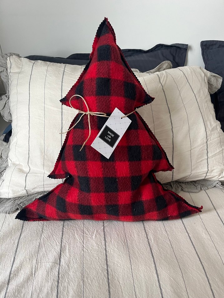 Kırmızı Ekoseli Yün Yılbaşı Yastığı - Görsel 2