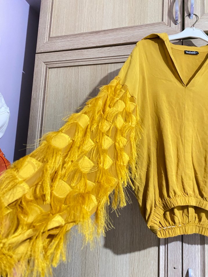 Püsküllü Sarı Uzun Kollu Bluz - Görsel 2