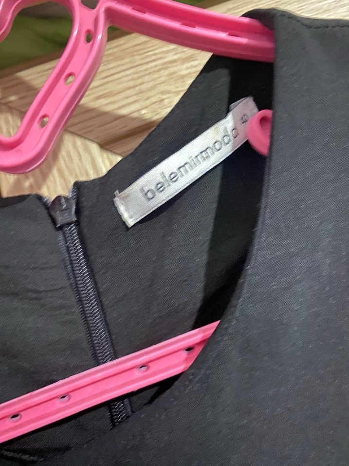 Uzun Kollu Siyah Fırfırlı Uzun yırtmaçlı Elbise - Görsel 4