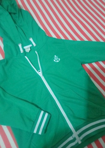 Yeşil Kapüşonlu - Görsel 4