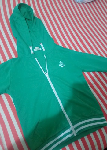 Yeşil Kapüşonlu - Görsel 3