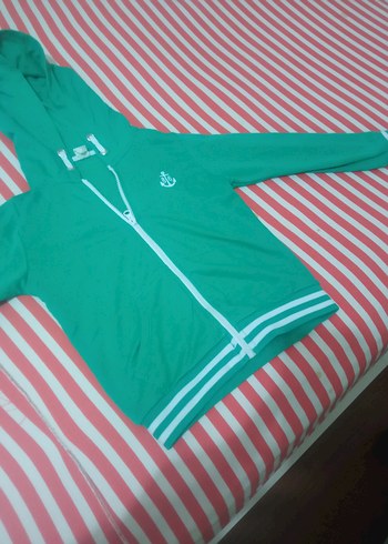 Yeşil Kapüşonlu - Görsel 2