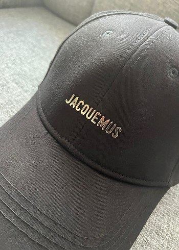 Beden Jacquemus şapka