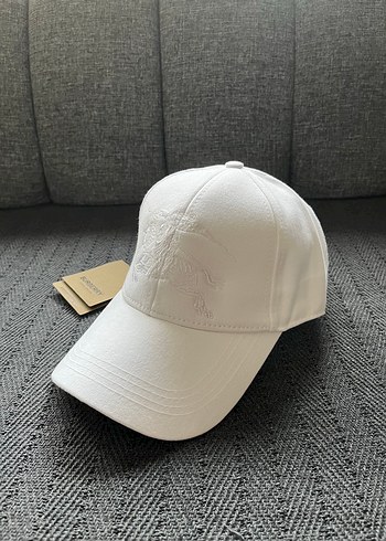 Beden Burberry şapka