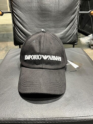 Armani şapka