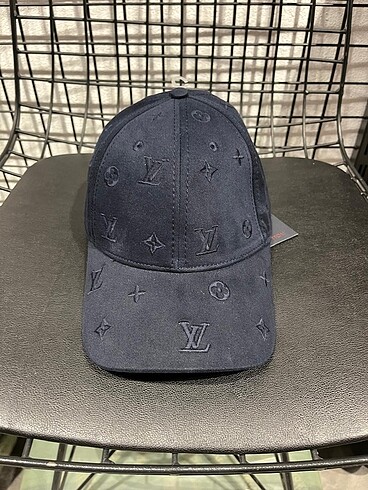 LV şapka