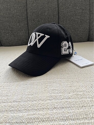 Offwhite şapka