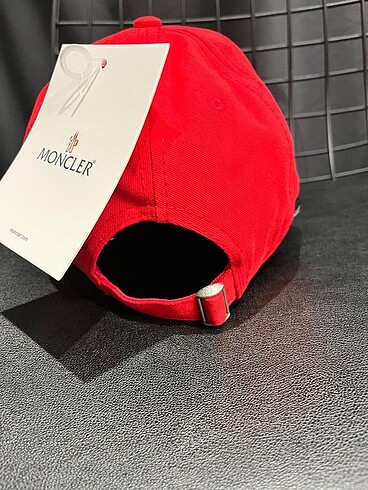 Beden Moncler şapka