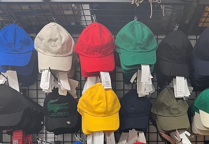 Lacoste şapka