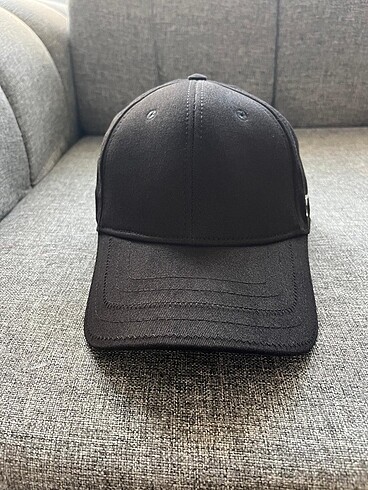 Beden Jacquemus şapka