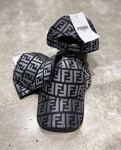 Fendi şapka