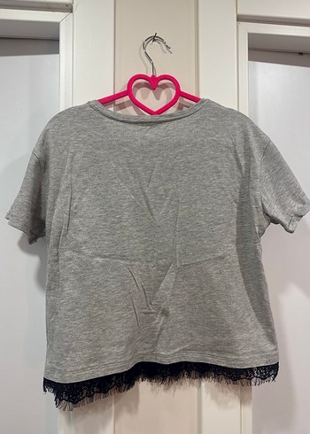 Gri Dantelli Baskılı Kısa Kollu Tişört - Görsel 3