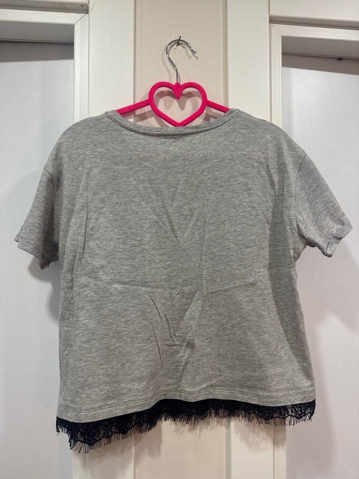 Gri Dantelli Baskılı Kısa Kollu Tişört - Görsel 3