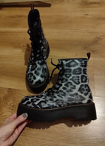 Deichmann Catwalk marka gri siyah leopar desenli deri bot postal