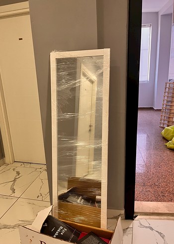 Beden Beyaz Çerçeveli Düz Boy Aynası
