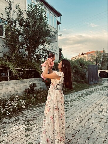 Çiçekli elbise