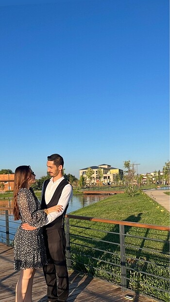 Çiçekli kısa elbise - Görsel 3