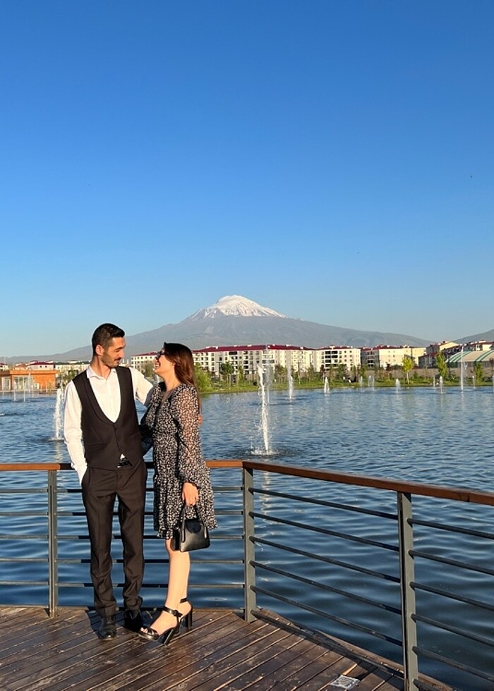 Çiçekli kısa elbise - Görsel 2