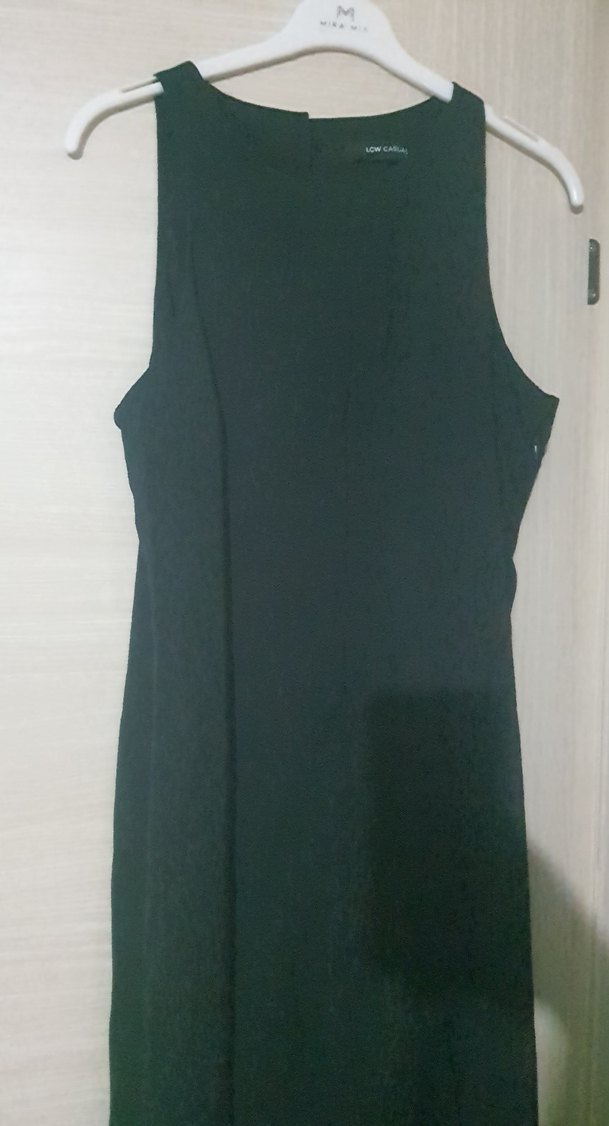 Siyah Yüksek Yakalı Uzun Kolsuz Elbise - Görsel 2