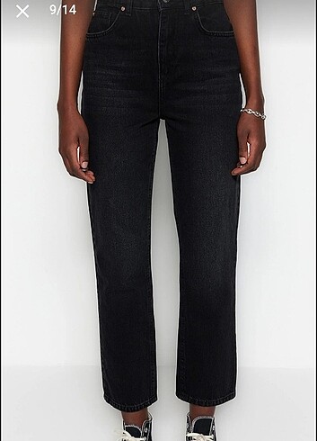 42 Beden Siyah yüksek bel straight Jean pantolon.