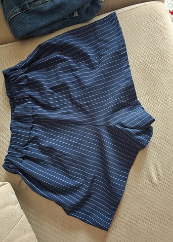 Pull and Bear Düğmeli Lacivert Yüksek Bel Kadın Mini Şort