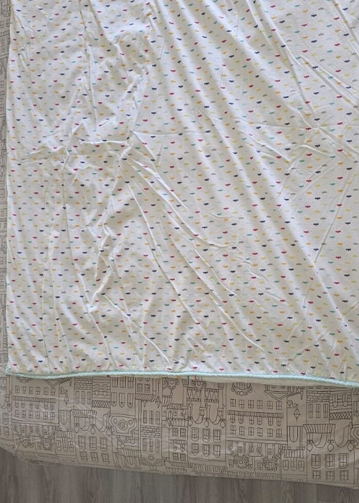 NAKIŞLI PASTEL BEYAZ BEBEK YUMUŞAK HAFİF YORGAN - Görsel 4