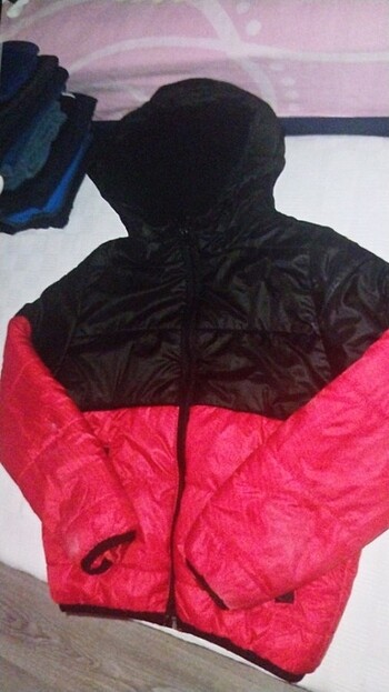 KIRMIZI SIYAH KAPÜŞONLU  ERKEK ÇOCUK  MONT - Görsel 2