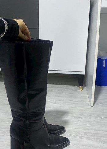 Siyah Deri Tokalı Dizüstü Stiletto Çizme