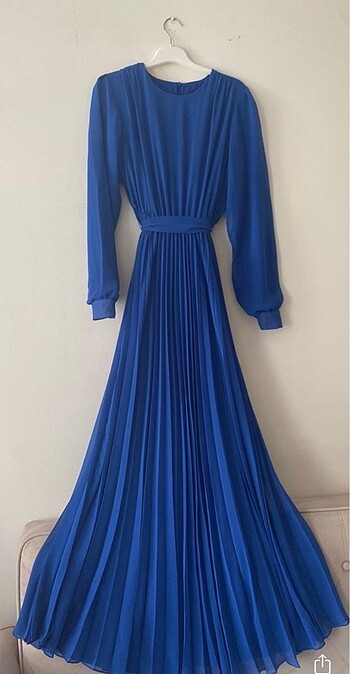 Saks mavisi zarif elbise şalıyla birlikte