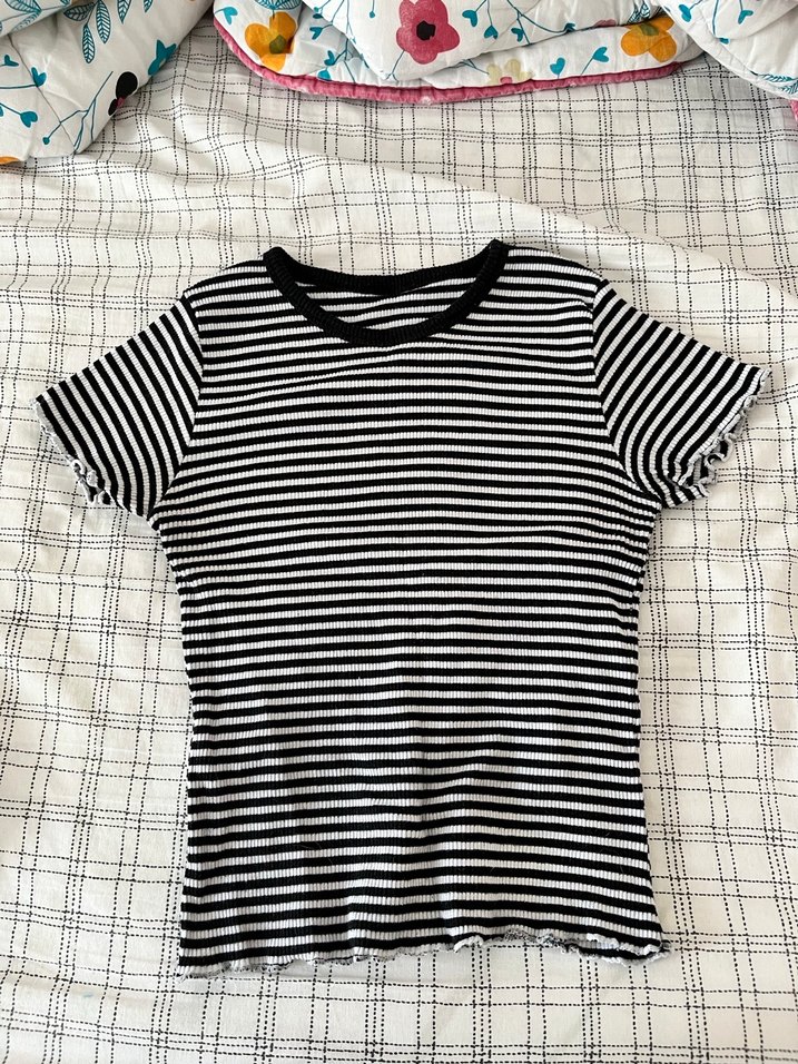 Kadın Beyaz Siyah Çizgili Kısa Kollu Tişört - Görsel 4