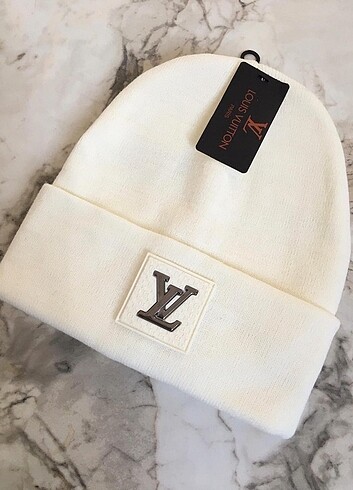 Unisex Louis Vuitton Bere