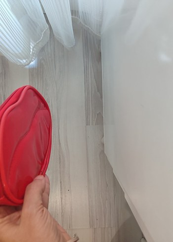 Beden Makyaj Çantası yada cüzdan kırmızı rugan