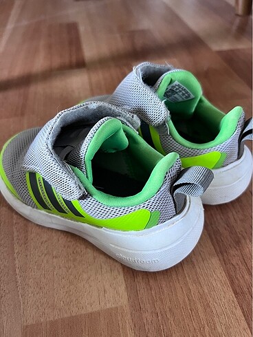 23 Beden çeşitli Renk Adidas çocuk ayakkabısı