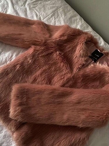 Bershka Tüylü Kaban